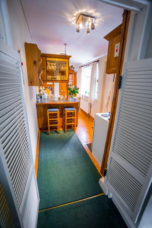 The Small House ليستول المظهر الخارجي الصورة