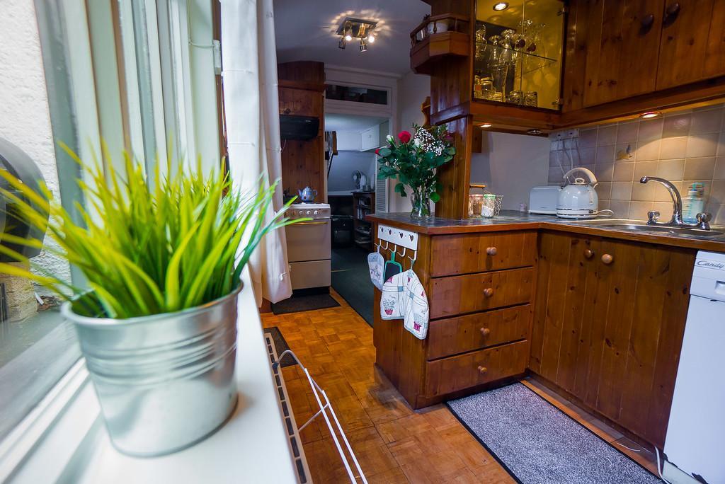 The Small House ليستول المظهر الخارجي الصورة